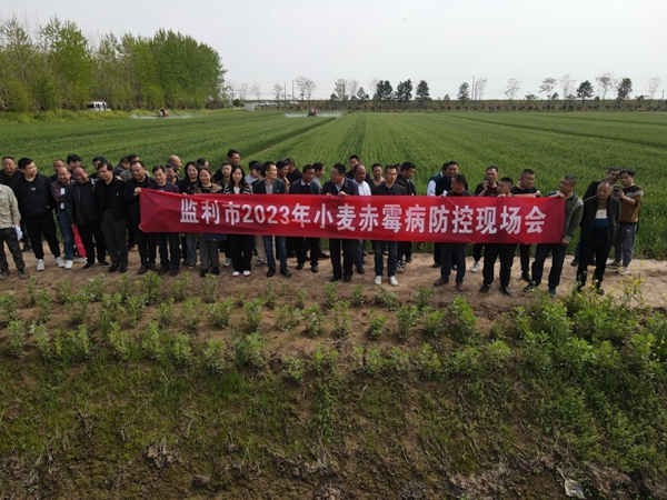 監利市人民大垸管理區召開小麥赤霉病防治現場會
